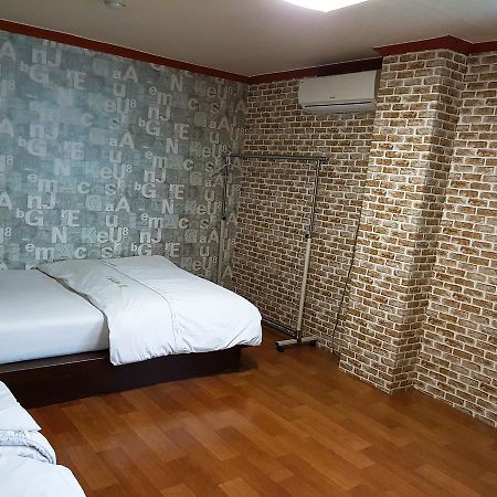 Gumi A Motel Eksteriør bilde